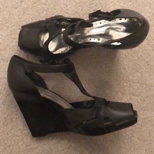 Strappy Wedge sandal